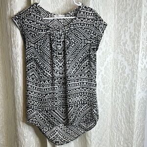 ❤️ Black and White Geometric Print Women's Top